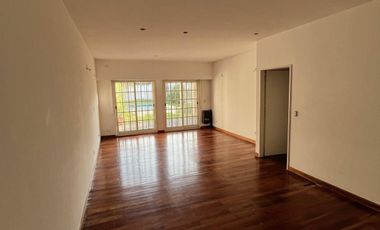 Casa 6 Ambientes en Venta  con Jardín y Pileta. Olivos – Zona Residencial