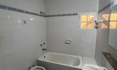 Casa 6 Ambientes en Venta  con Jardín y Pileta. Olivos – Zona Residencial