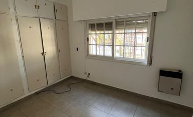 Casa 6 Ambientes en Venta  con Jardín y Pileta. Olivos – Zona Residencial