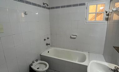 Casa 6 Ambientes en Venta  con Jardín y Pileta. Olivos – Zona Residencial