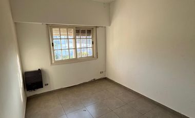 Casa 6 Ambientes en Venta  con Jardín y Pileta. Olivos – Zona Residencial