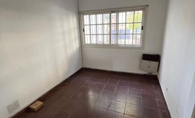 Casa 6 Ambientes en Venta  con Jardín y Pileta. Olivos – Zona Residencial