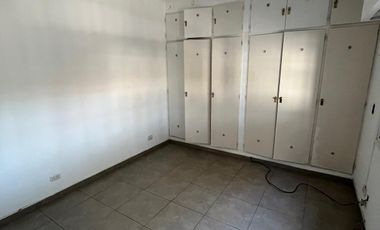 Casa 6 Ambientes en Venta  con Jardín y Pileta. Olivos – Zona Residencial