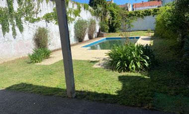 Casa 6 Ambientes en Venta  con Jardín y Pileta. Olivos – Zona Residencial