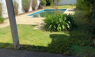 Casa 6 Ambientes en Venta  con Jardín y Pileta. Olivos – Zona Residencial