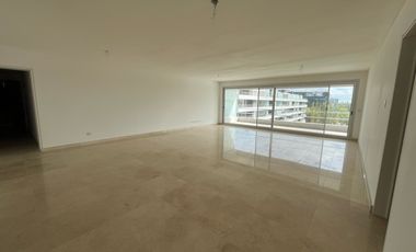 Venta Bouquet 4 ambientes PB. Doble jardín Parrilla. Dos cocheras. Baulera.  Ameneties