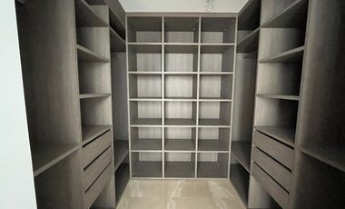 Venta Bouquet 4 ambientes PB. Doble jardín Parrilla. Dos cocheras. Baulera.  Ameneties