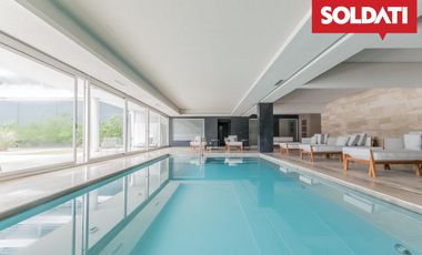 Venta Bouquet 4 ambientes PB. Doble jardín Parrilla. Dos cocheras. Baulera.  Ameneties