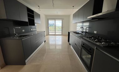 Venta Bouquet 4 ambientes PB. Doble jardín Parrilla. Dos cocheras. Baulera.  Ameneties