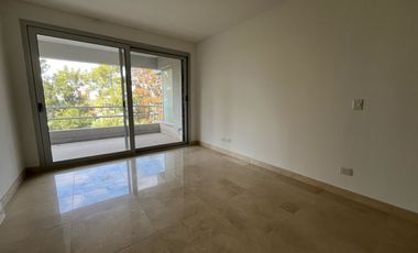 Venta Bouquet 4 ambientes PB. Doble jardín Parrilla. Dos cocheras. Baulera.  Ameneties