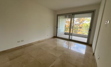 Venta Bouquet 4 ambientes PB. Doble jardín Parrilla. Dos cocheras. Baulera.  Ameneties