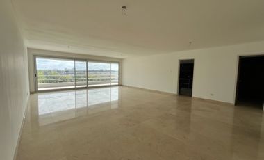 Venta Bouquet 4 ambientes PB. Doble jardín Parrilla. Dos cocheras. Baulera.  Ameneties