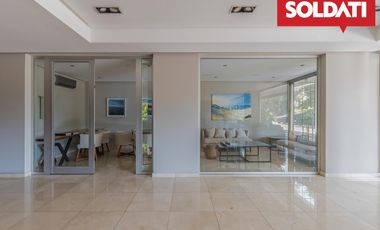 Venta Bouquet 4 ambientes PB. Doble jardín Parrilla. Dos cocheras. Baulera.  Ameneties