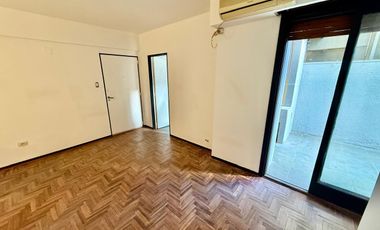 Departamento 2 ambientes con patio en  venta en Vicente López