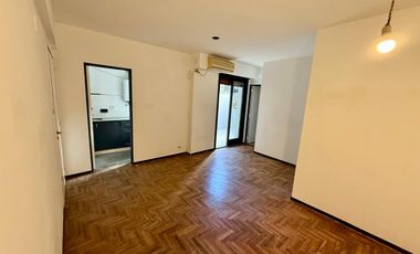 Departamento 2 ambientes con patio en  venta en Vicente López