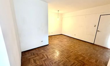 Departamento 2 ambientes con patio en  venta en Vicente López