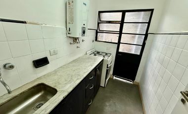 Departamento 2 ambientes con patio en  venta en Vicente López
