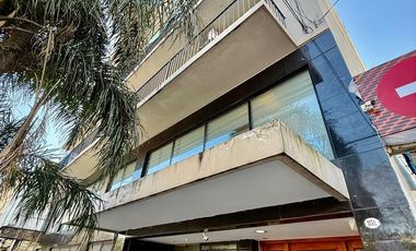 Departamento 2 ambientes con patio en  venta en Vicente López