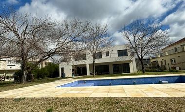 Casa en Venta, 7 Ambientes, en Haras Santa Maria, Escobar, GBA Norte