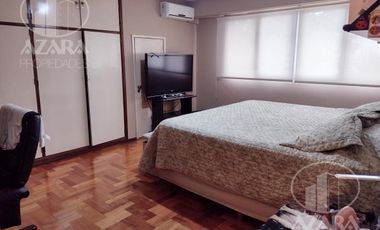 Hermoso chalet de 6 ambientes con gran jardín y piscina