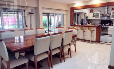 Hermoso chalet de 6 ambientes con gran jardín y piscina