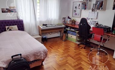 Hermoso chalet de 6 ambientes con gran jardín y piscina