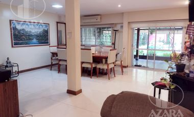 Hermoso chalet de 6 ambientes con gran jardín y piscina