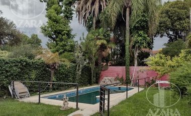 Hermoso chalet de 6 ambientes con gran jardín y piscina