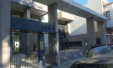 DEPTO DOS AMBIENTES CON COCHERA - FRENTE A LA ESTACION DE BANFIELD