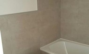 DEPTO DOS AMBIENTES CON COCHERA - FRENTE A LA ESTACION DE BANFIELD