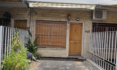 DUPLEX DE 3 AMBIENTES CON COCHERA Y PATIO EN VENTA. OLIVOS