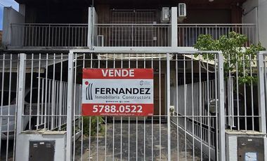 DUPLEX DE 3 AMBIENTES CON COCHERA Y PATIO EN VENTA. OLIVOS