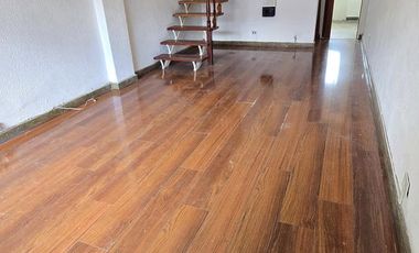 DUPLEX DE 3 AMBIENTES CON COCHERA Y PATIO EN VENTA. OLIVOS