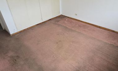 DUPLEX DE 3 AMBIENTES CON COCHERA Y PATIO EN VENTA. OLIVOS