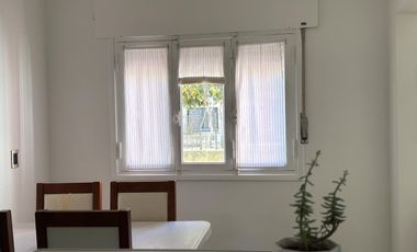 ¿Estás buscando una casa céntrica y acogedora con todos los servicios en Roque Pérez?