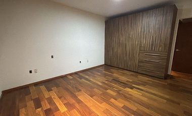 Casa en RENTA de diseño moderno con Alberca techada