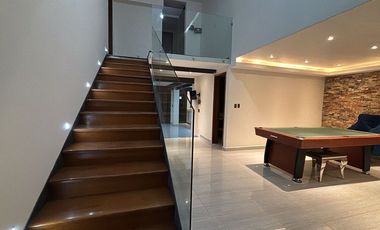 Casa en RENTA de diseño moderno con Alberca techada