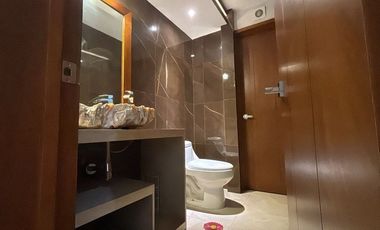 Casa en RENTA de diseño moderno con Alberca techada