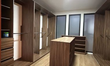 Casa en RENTA de diseño moderno con Alberca techada