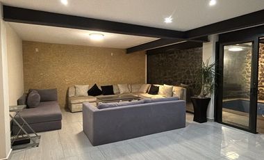 Casa en RENTA de diseño moderno con Alberca techada