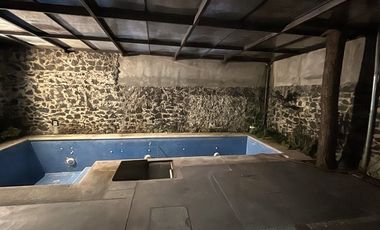 Casa en RENTA de diseño moderno con Alberca techada