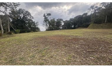 Lote en unidad cerrada en el retiro sector de alta valorización