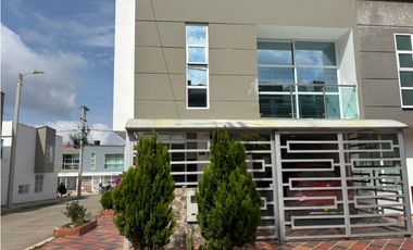 SE VENDE CASA EN CAMBULOS - FUSAGASUGA