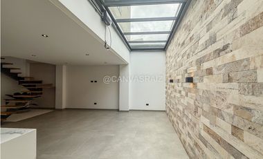 CASA EN UNIDAD CERRADA EN LLANOGRANDE