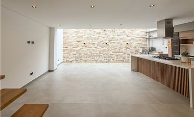 CASA EN UNIDAD CERRADA EN LLANOGRANDE