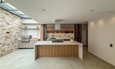 CASA EN UNIDAD CERRADA EN LLANOGRANDE