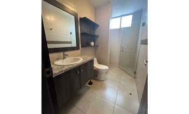 En venta hermosa casa 4 habitaciones urb. Altos de Manta Beach