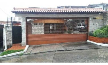 VENTA DE CASA CON CIRCUITO CERRADO EN CONDADO DEL REY