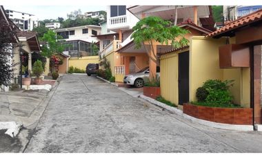 VENTA DE CASA CON CIRCUITO CERRADO EN CONDADO DEL REY