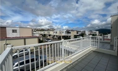 Venta casa en Brisas del Golf con Piscina